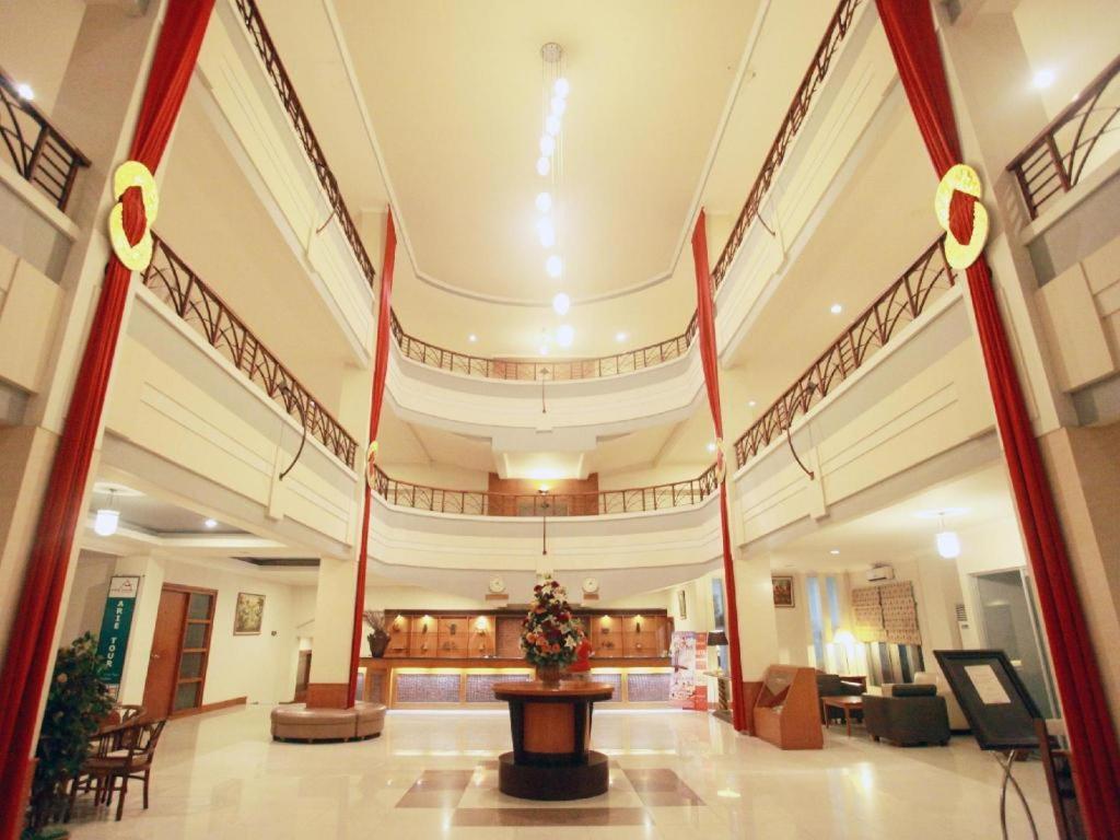 ฮอริสัน พลาซ่า เตกัล Hotel ภายนอก รูปภาพ