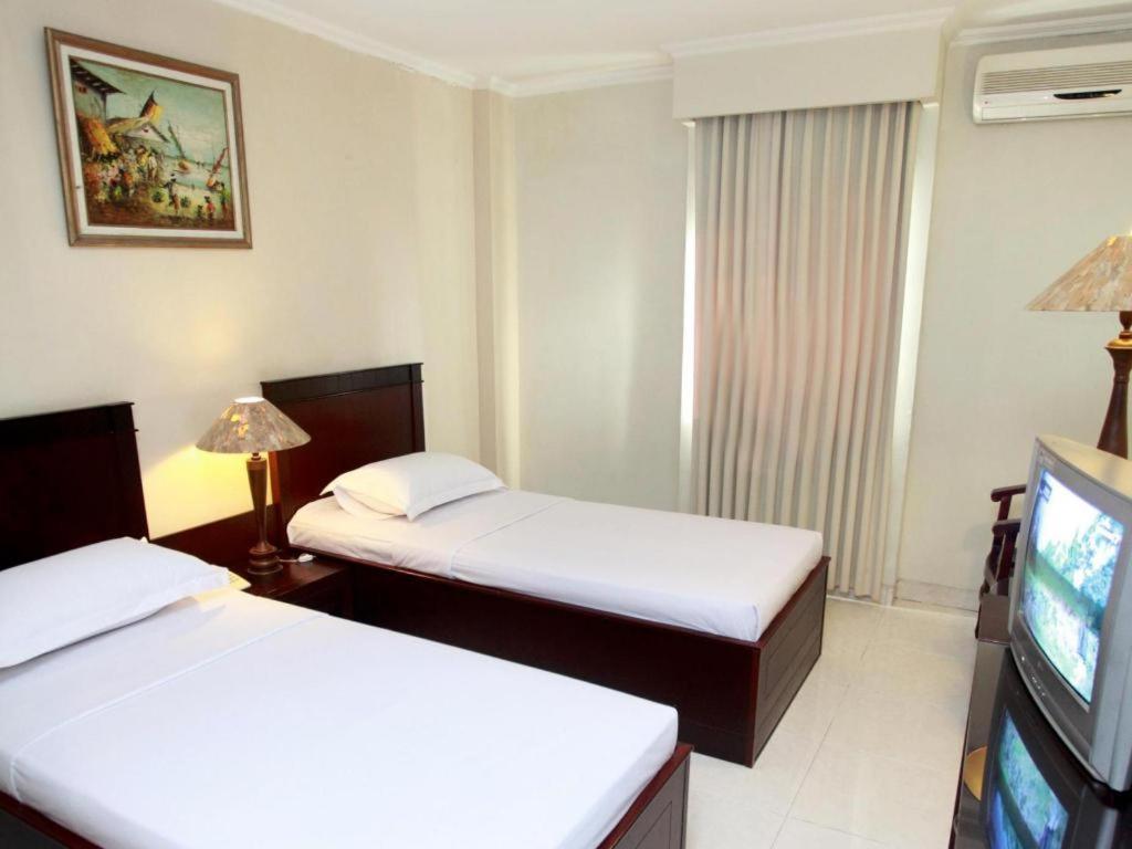 ฮอริสัน พลาซ่า เตกัล Hotel ภายนอก รูปภาพ