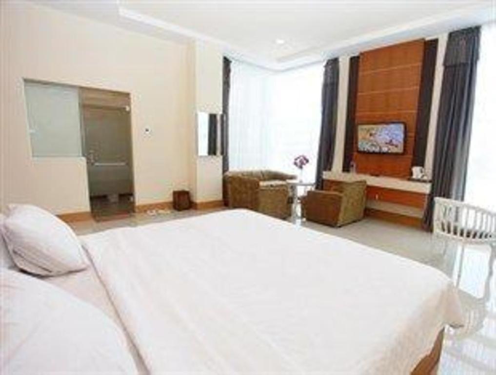 ฮอริสัน พลาซ่า เตกัล Hotel ภายนอก รูปภาพ