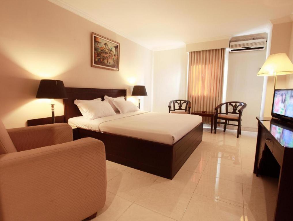 ฮอริสัน พลาซ่า เตกัล Hotel ภายนอก รูปภาพ