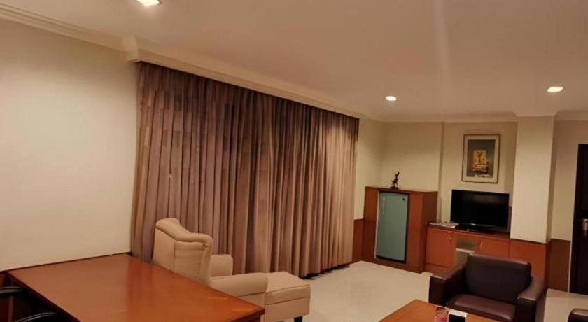 ฮอริสัน พลาซ่า เตกัล Hotel ภายนอก รูปภาพ