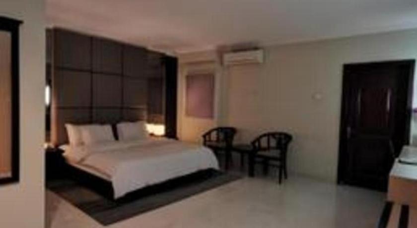 ฮอริสัน พลาซ่า เตกัล Hotel ภายนอก รูปภาพ
