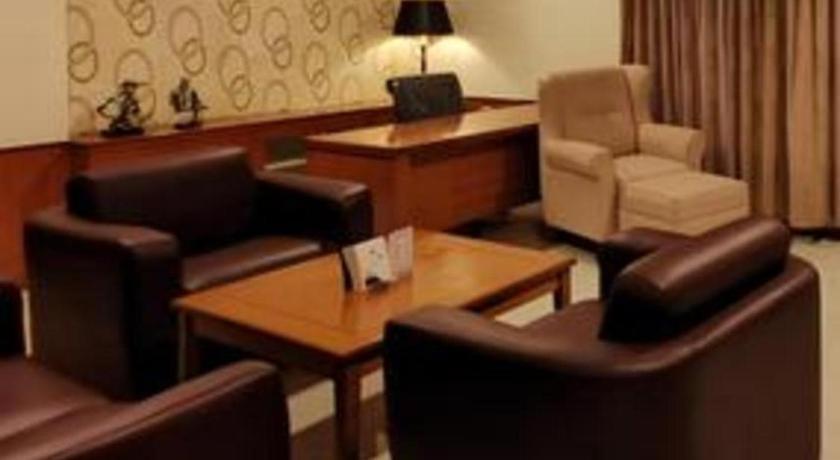 ฮอริสัน พลาซ่า เตกัล Hotel ภายนอก รูปภาพ